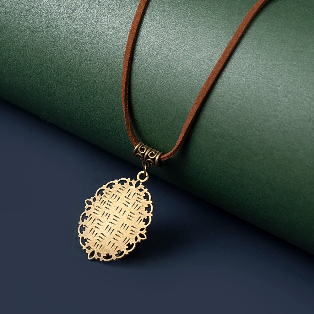 Collier vintage avec pendentif floral