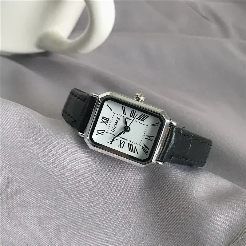Montre rétro femme carrée