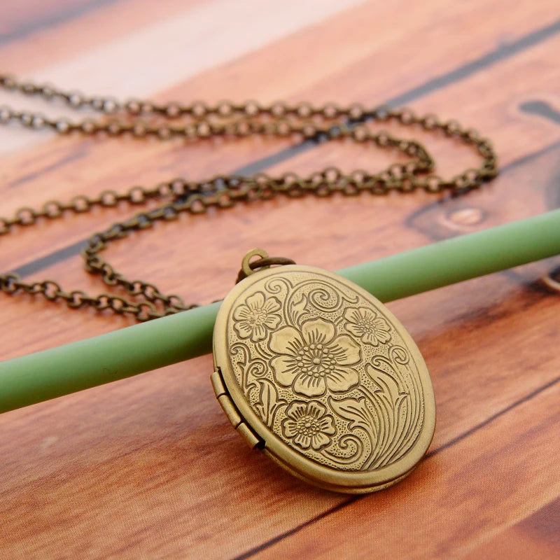 Collier vintage fleur sculptée