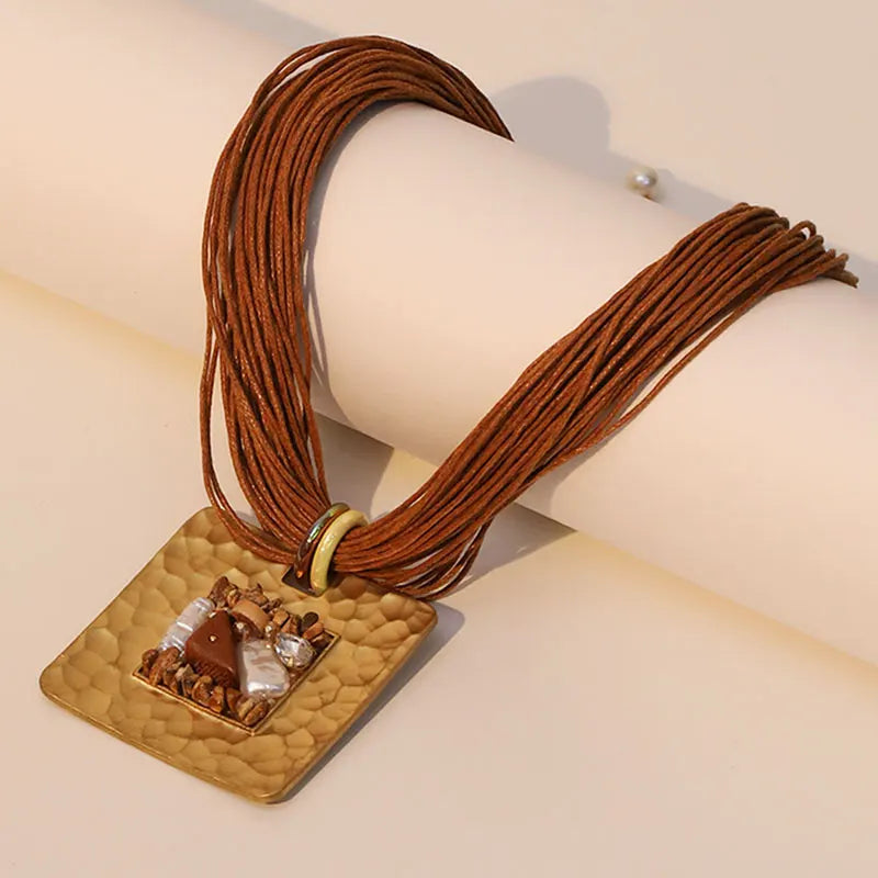 Collier vintage carré