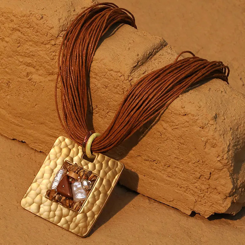 Collier vintage carré