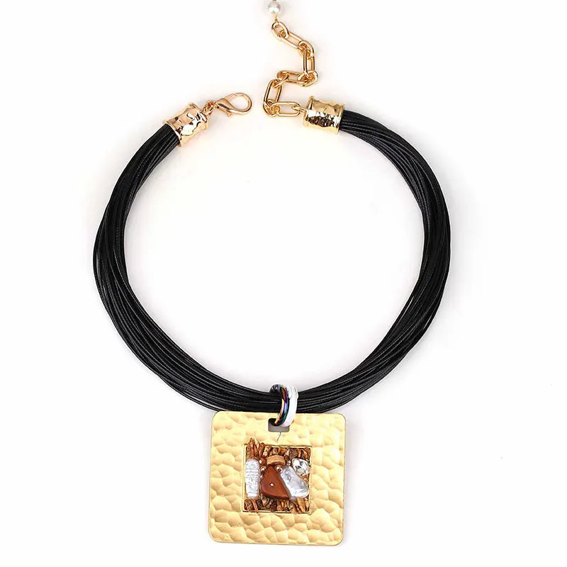 Collier vintage carré