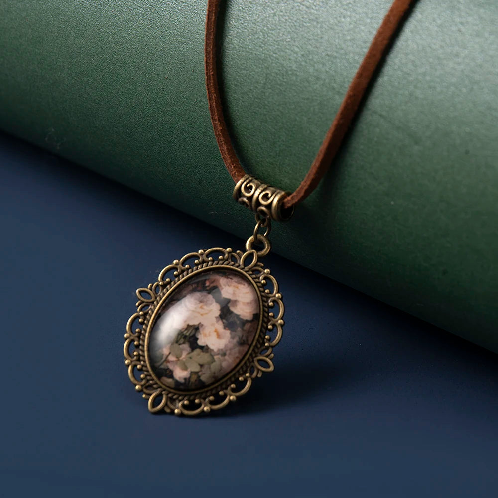 Collier vintage avec pendentif floral