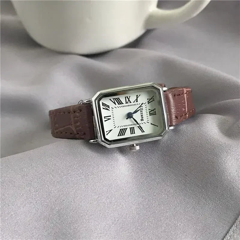 Montre rétro femme carrée