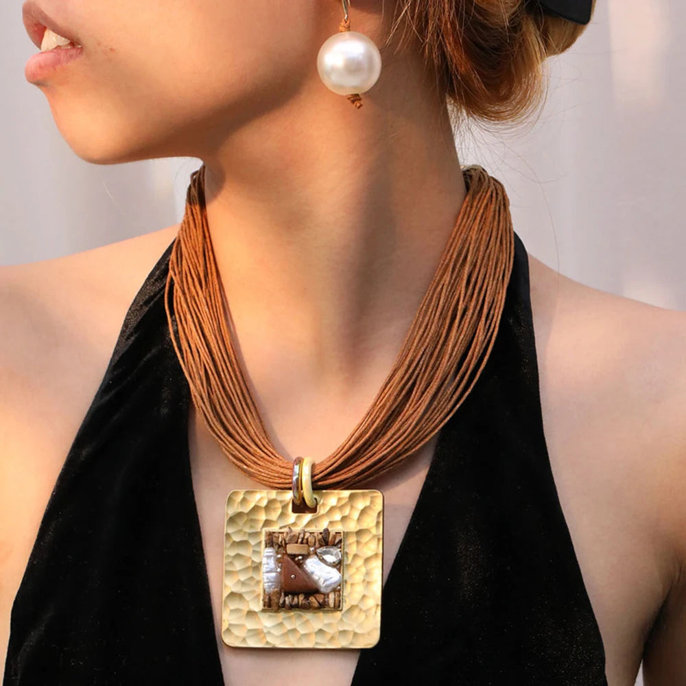 Collier vintage carré