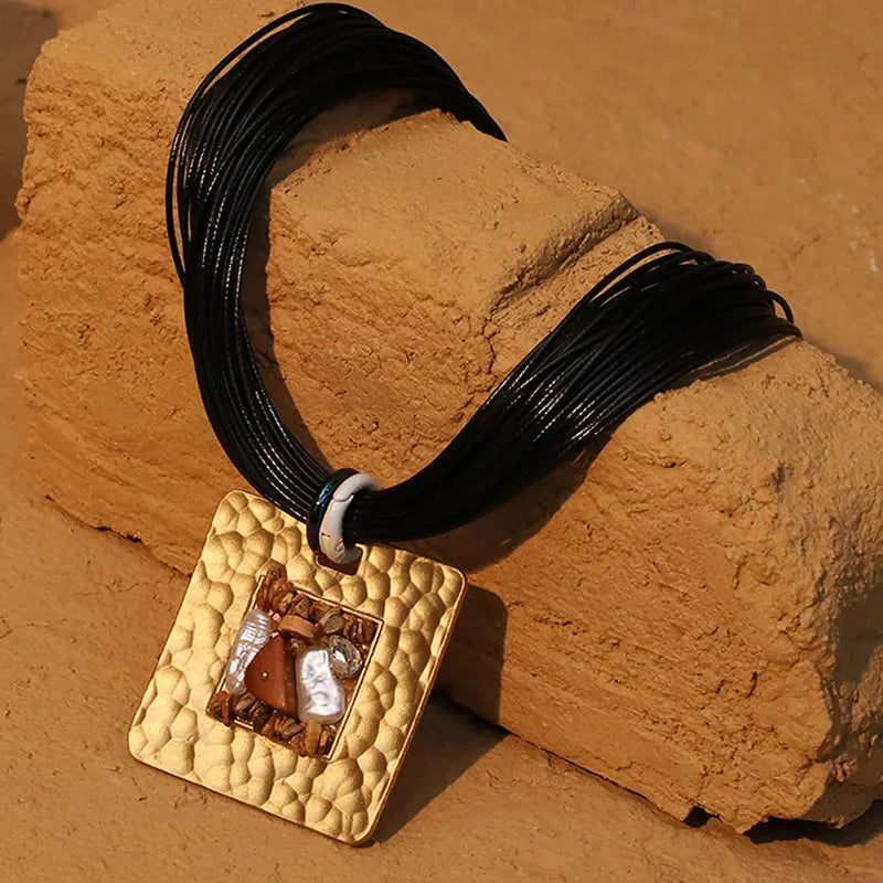 Collier vintage carré