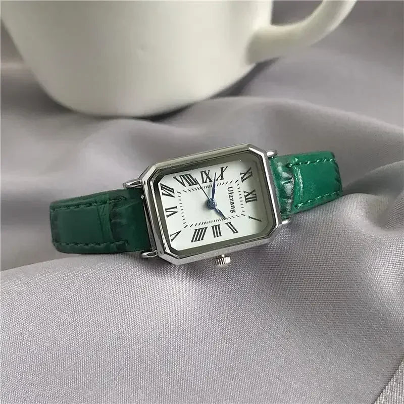 Montre rétro femme carrée