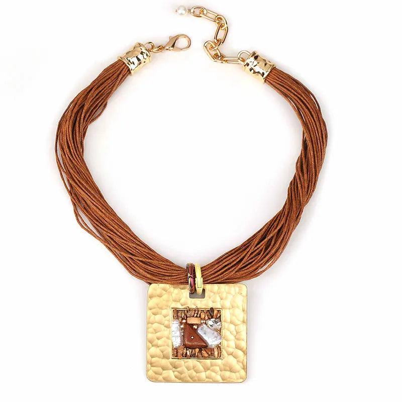 Collier vintage carré