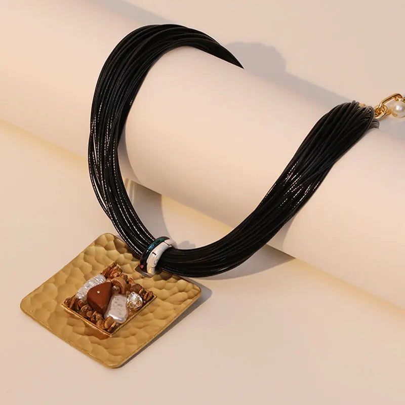 Collier vintage carré