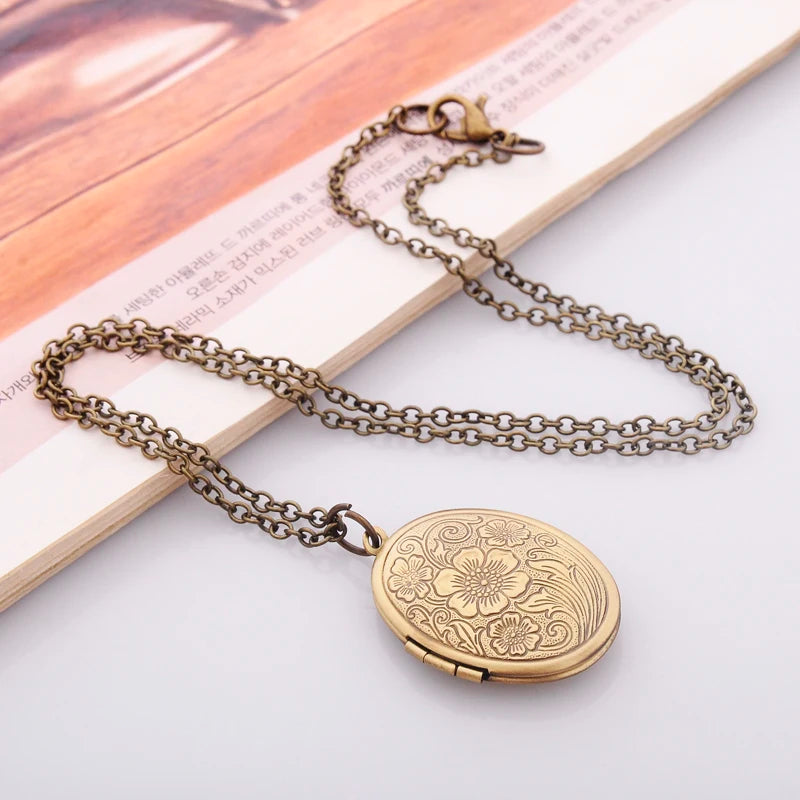 Collier vintage fleur sculptée