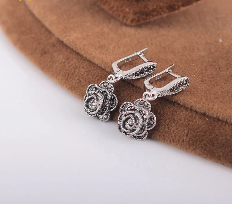 Boucle d'oreille fleur vintage