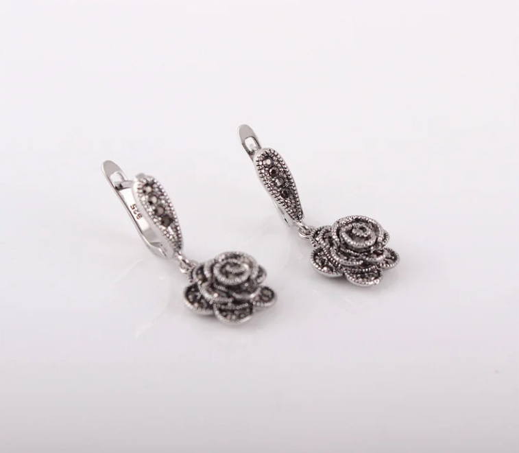 Boucle d'oreille fleur vintage